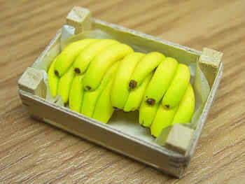 Bananas in wood box - F140