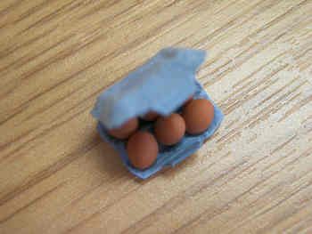 6 Eggs in card egg box - F190