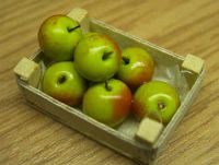 Bramley Apples in wood box - F99
